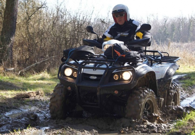 Excursión por la naturaleza en cuatrimoto